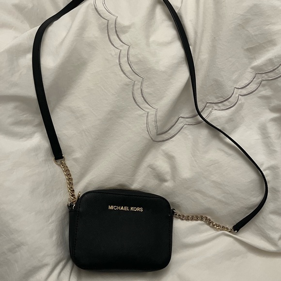 Authentic Michael Kors black side purse - Picture 1 of 5